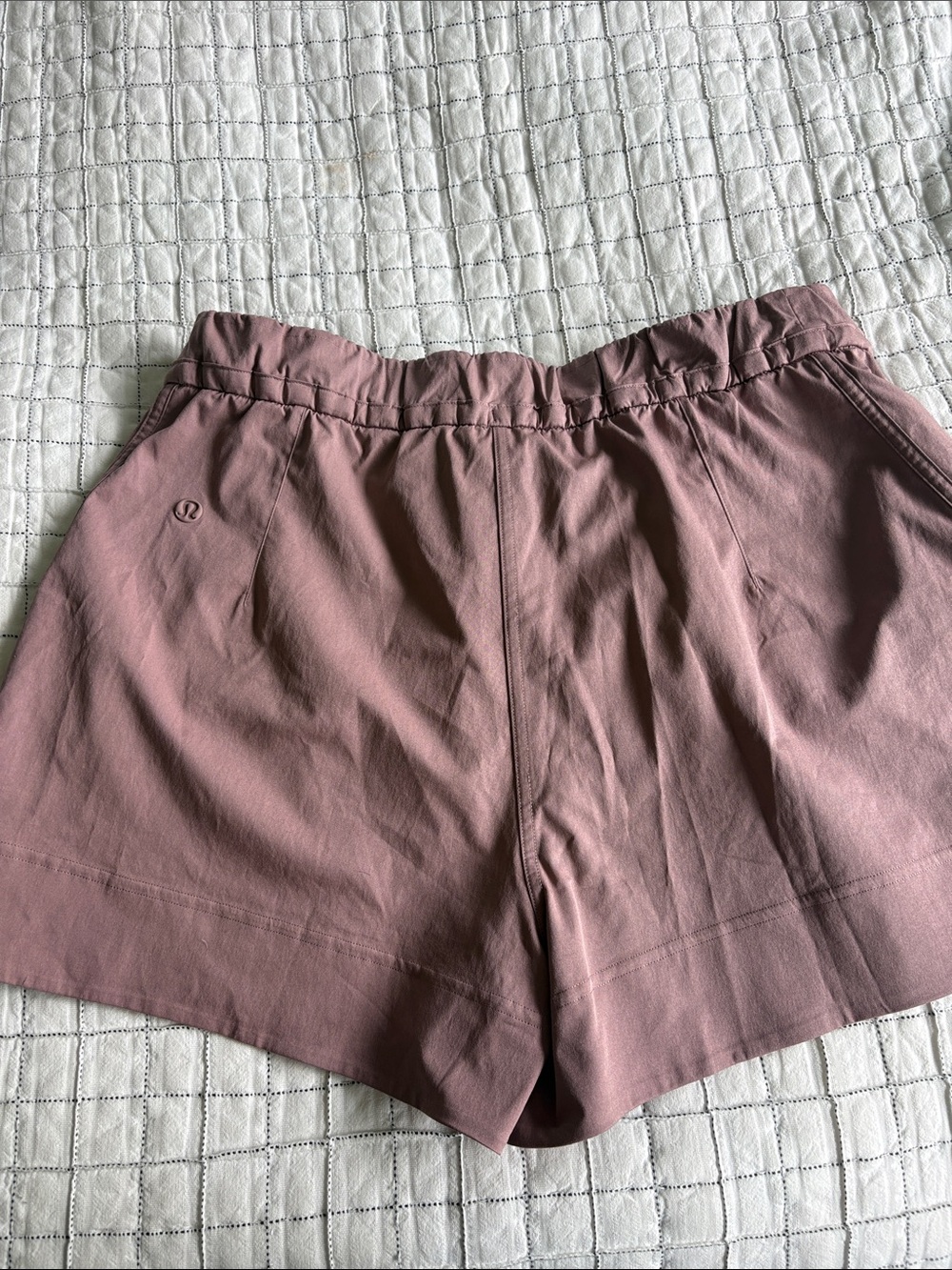 lululemon athletica women's shorts in mauve pink - Picture 3 of 4